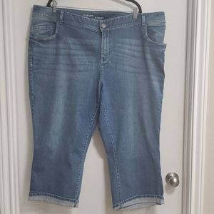 Lane Bryant genius fit jean capri size 26